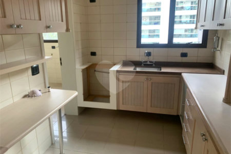 Apartamento à venda com 4 quartos, sendo 3 suítes, em Vila Andrade, São Paulo, SP