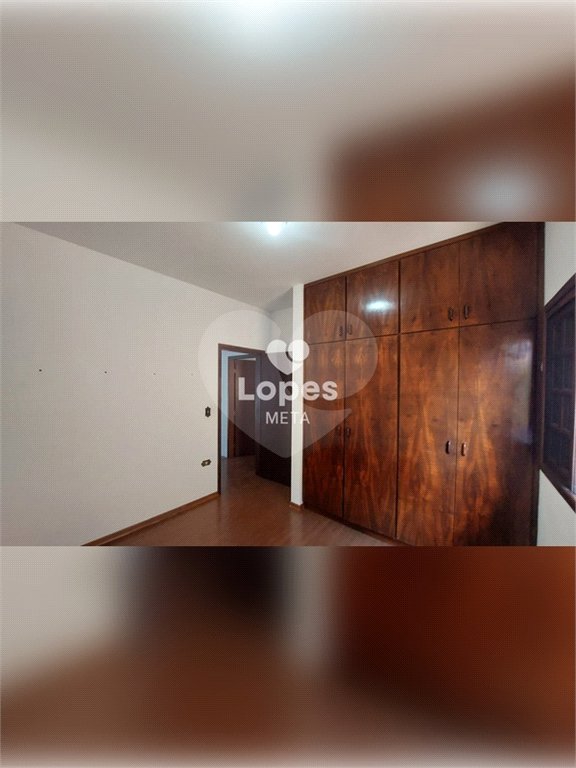 Casa à venda com 3 quartos, sendo 1 suíte, no condomínio Eldourado, São José dos Campos - SP
