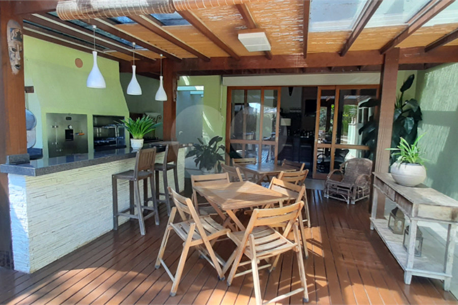 Casa à venda com 4 quartos, sendo 3 suítes, no condomínio Sausalito, Mairiporã - SP