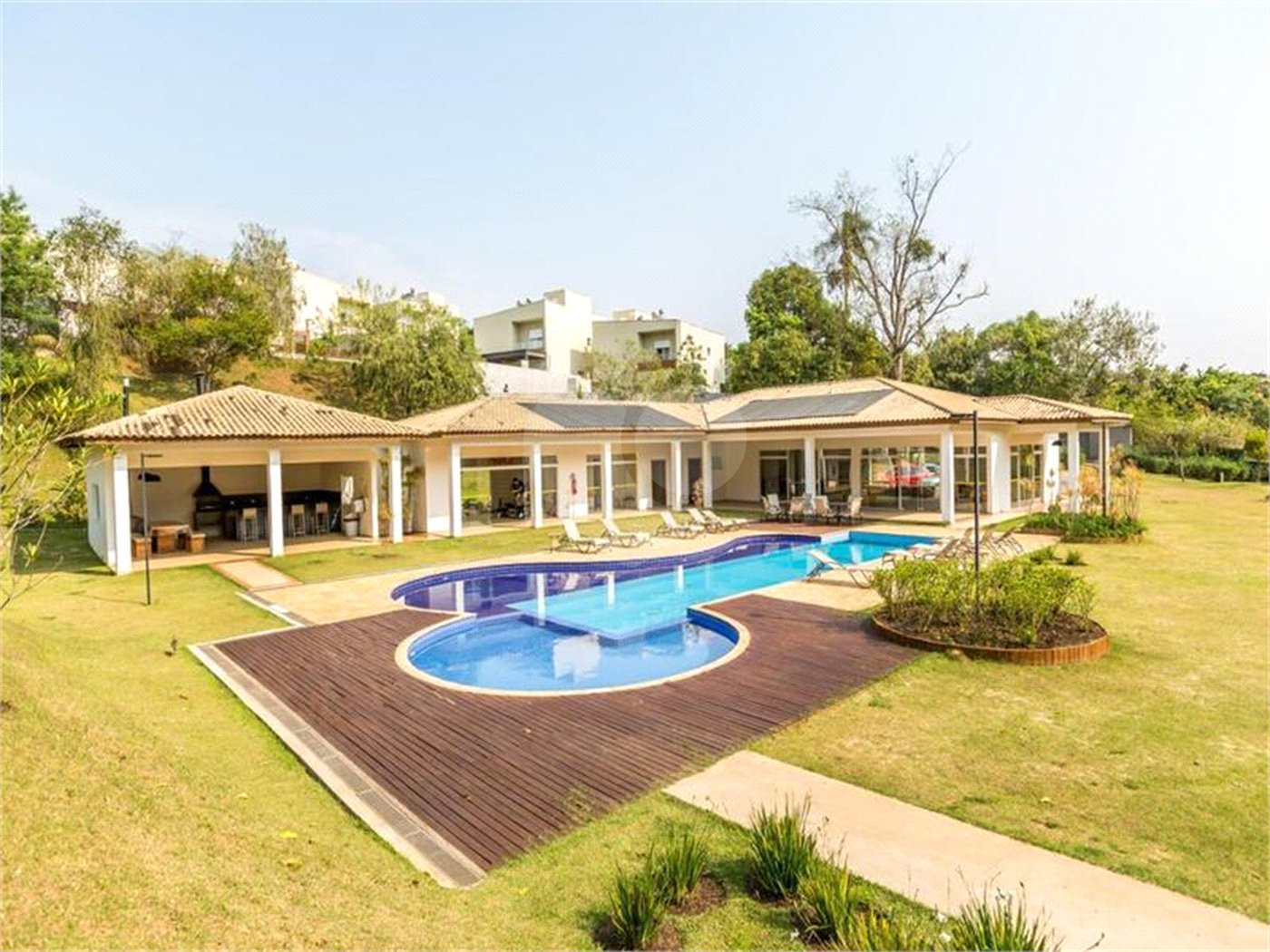 Casa à venda com 3 suítes no condomínio Ecovillágio, São Roque - SP