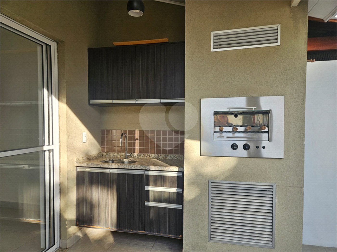 Casa à venda com 2 quartos, sendo 1 suíte, no condomínio Vitória Park, Suzano - SP