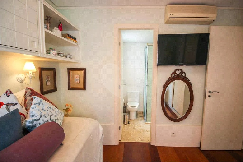 Apartamento à venda com 3 suítes em Real Parque, São Paulo, SP