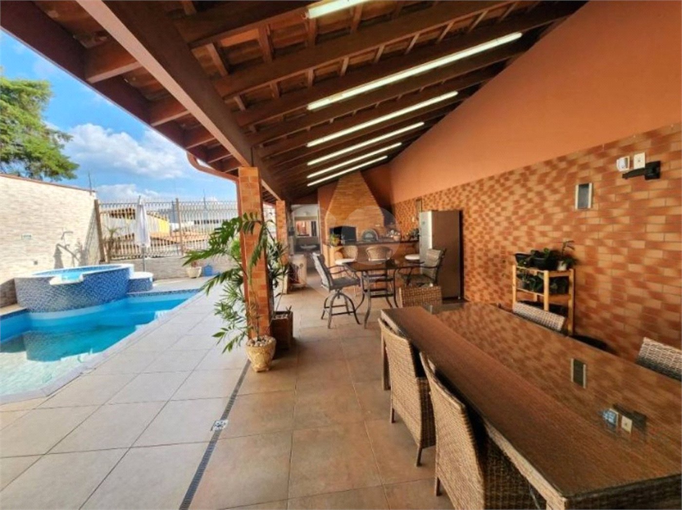 Casa à venda com 3 quartos, sendo 1 suíte, no Centro, Vinhedo, SP