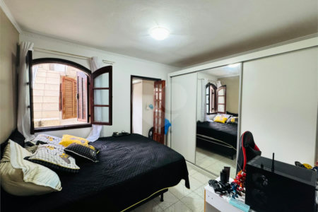 Casa à venda com 4 quartos, sendo 2 suítes, em Parque Santo Antônio, Guarulhos, SP