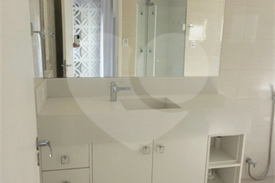 Sobrado à venda com 4 quartos, sendo 2 suítes, em Vila Irmãos Arnoni, São Paulo, SP