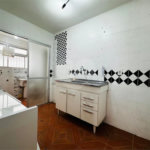 Vende-se Apartamento de 2 Quartos com Sacada na Vila Mascote