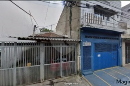 Casa com 150m² , 1 dormitório , 1 vaga de garagem , precisando de reforma , `venda na Penha.