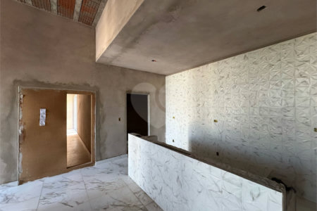 Casa em condominio em reta final de obras