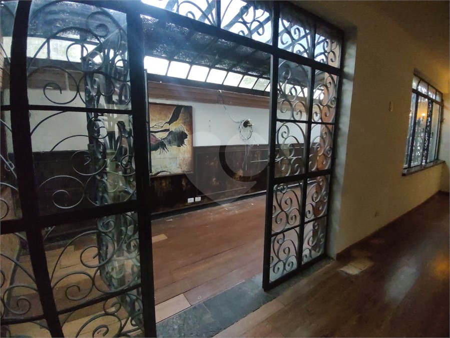 Sobrado à venda com 5 quartos, sendo 3 suítes, em Cidade Monções, São Paulo, SP