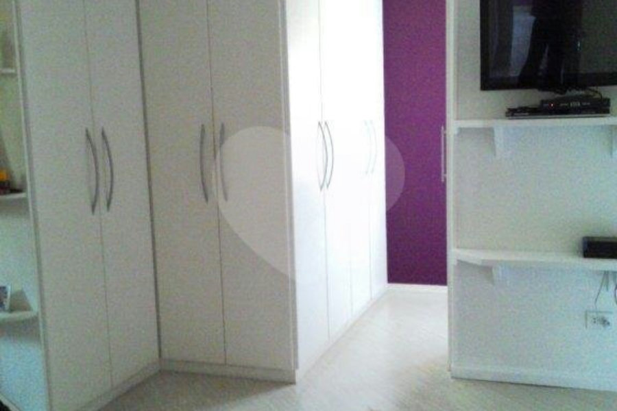 Casa à venda com 4 quartos, sendo 2 suítes,  em Horto, São Paulo, SP