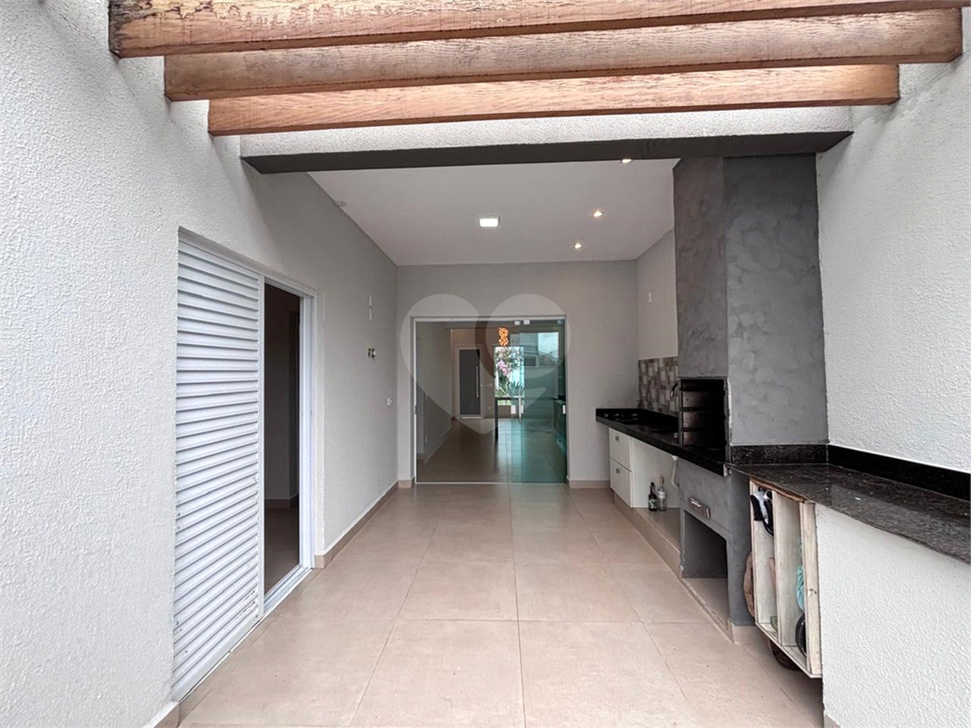 Casa à venda com 2 quartos, sendo 1 suíte, no condomínio Terras de São Francisco, Sorocaba - SP
