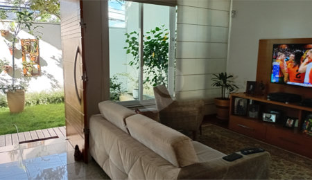 Sobrado à venda com 4 quartos, sendo 2 suítes,  em Vila Gilda, Santo André, SP