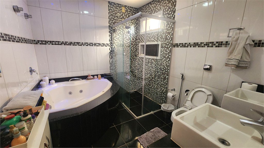 Casa à venda com 3 suítes no condomínio Vivendas do Lago, Sorocaba - SP