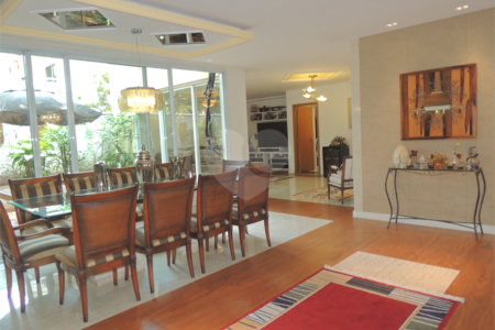 Casa à venda com 4 suítes no condomínio Ville de France, São Paulo - SP