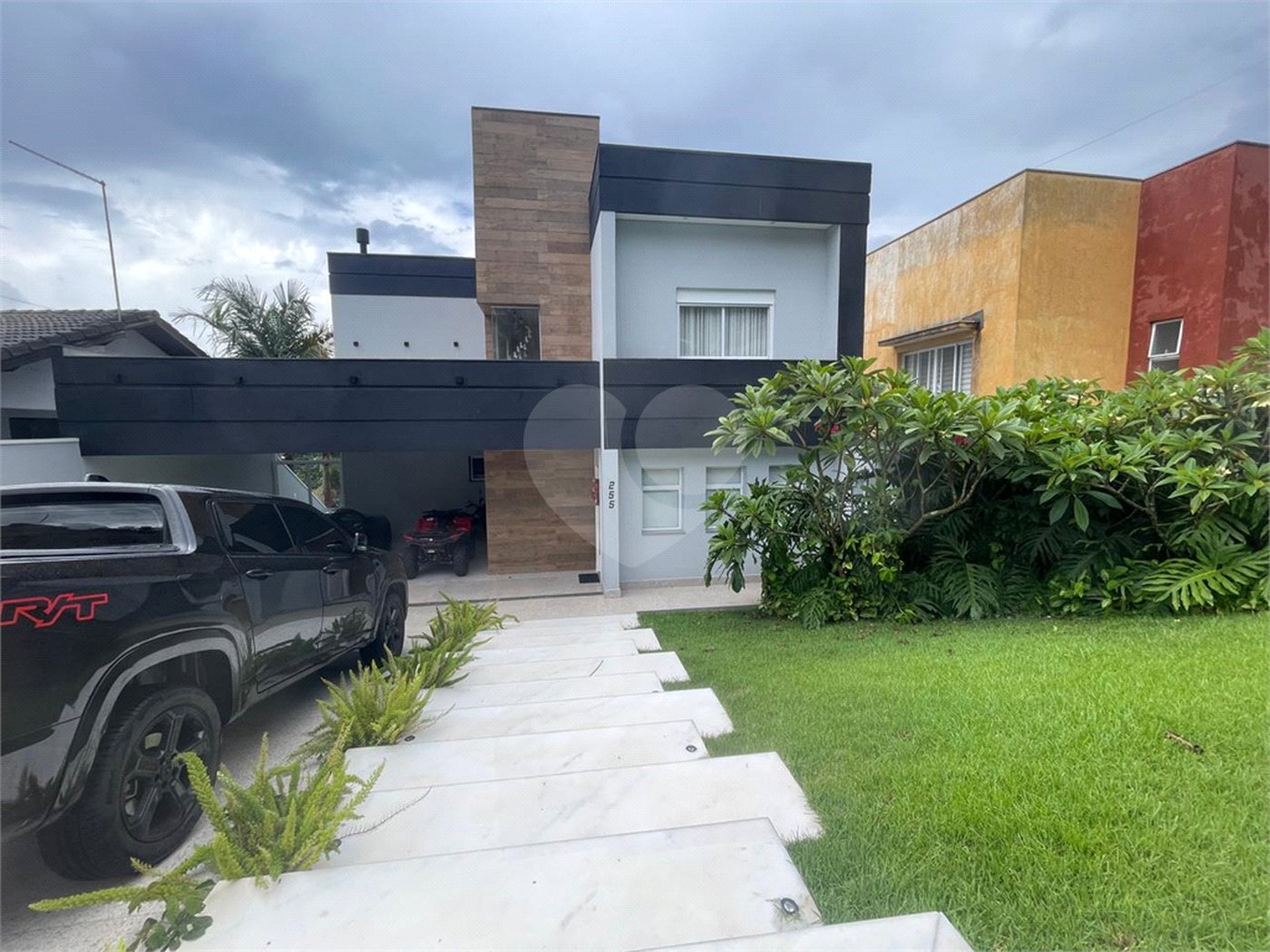 Casa à venda com 3 suítes no condomínio Hills, Arujá - SP