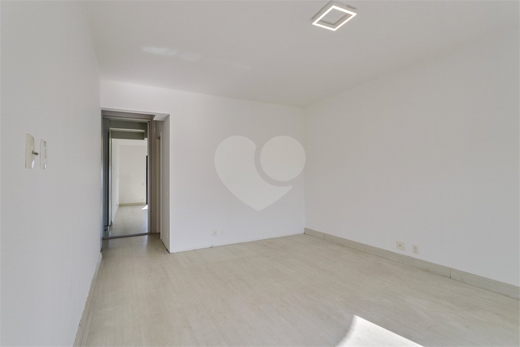 Apartamento à venda com 3 quartos, sendo 1 suíte, em Morumbi, São Paulo, SP
