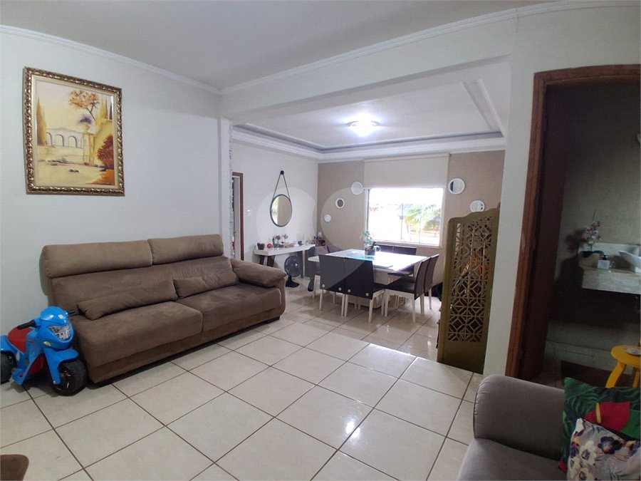 Casa à venda com 2 suítes em Vila Progresso, Itapetininga, SP