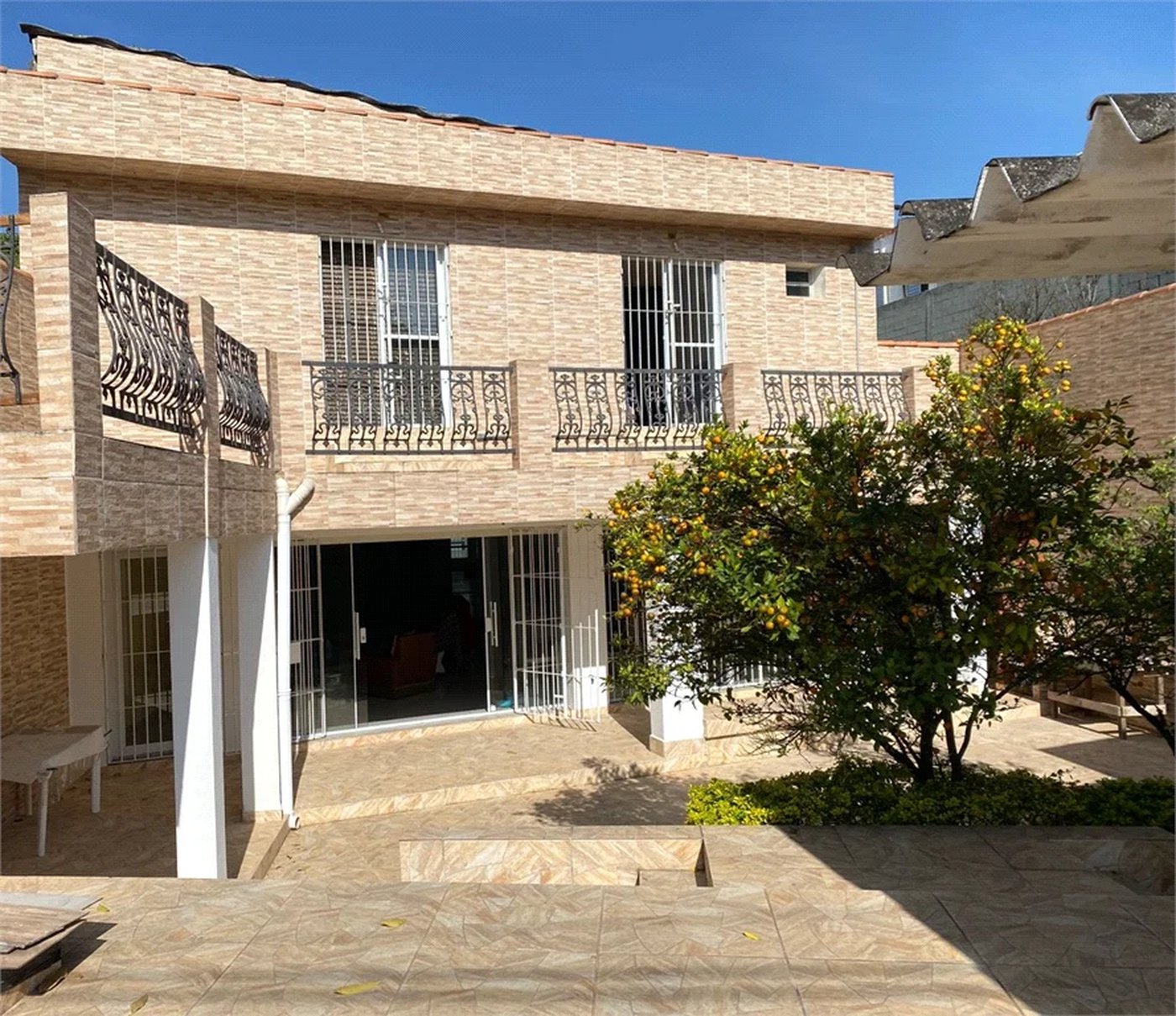 Sobrado à venda com 4 quartos, sendo 2 suítes, em Paraisópolis, São Paulo, SP