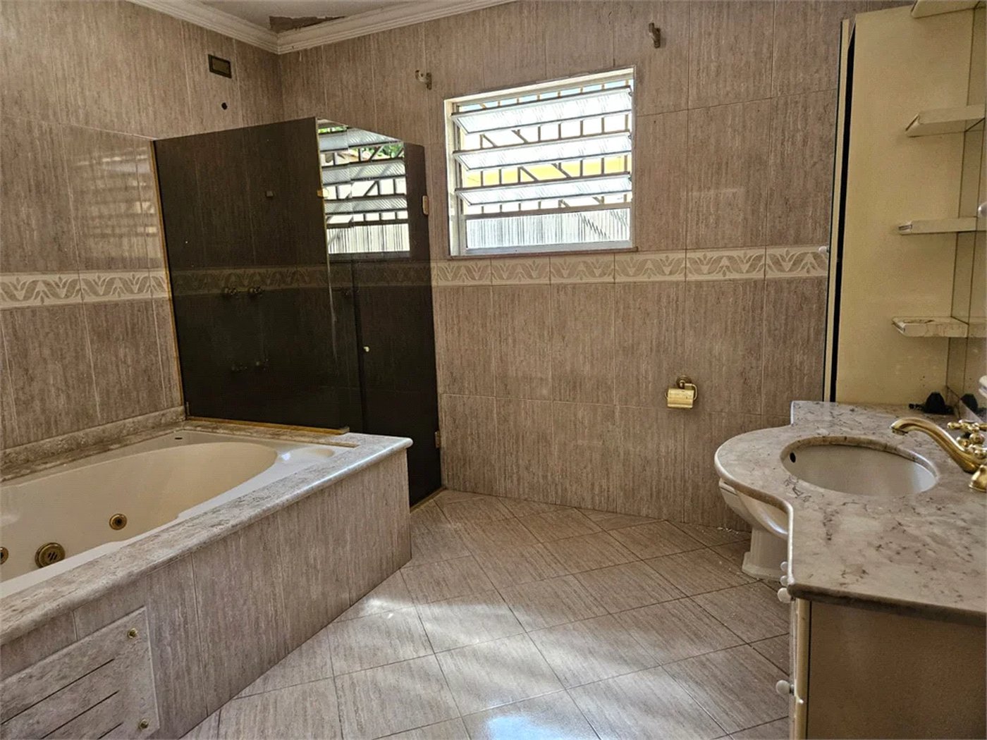 Casa à venda com 3 quartos, sendo 1 suíte, em Água Branca, São Paulo, SP