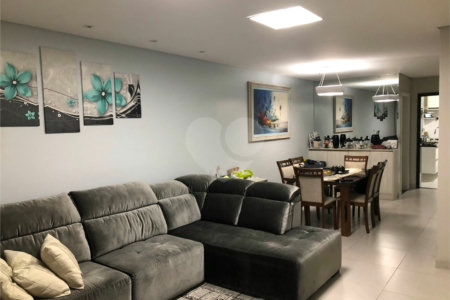 Casa à venda com 3 quartos, sendo 1 suíte, no condomínio Dolce Villa Anália Franco, São Paulo - SP