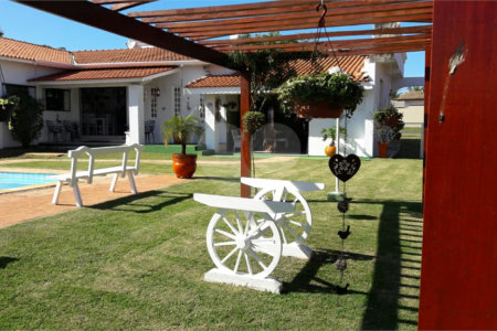 Casa à venda com 4 quartos, sendo 2 suítes, no condomínio Monte Belo, Salto - SP