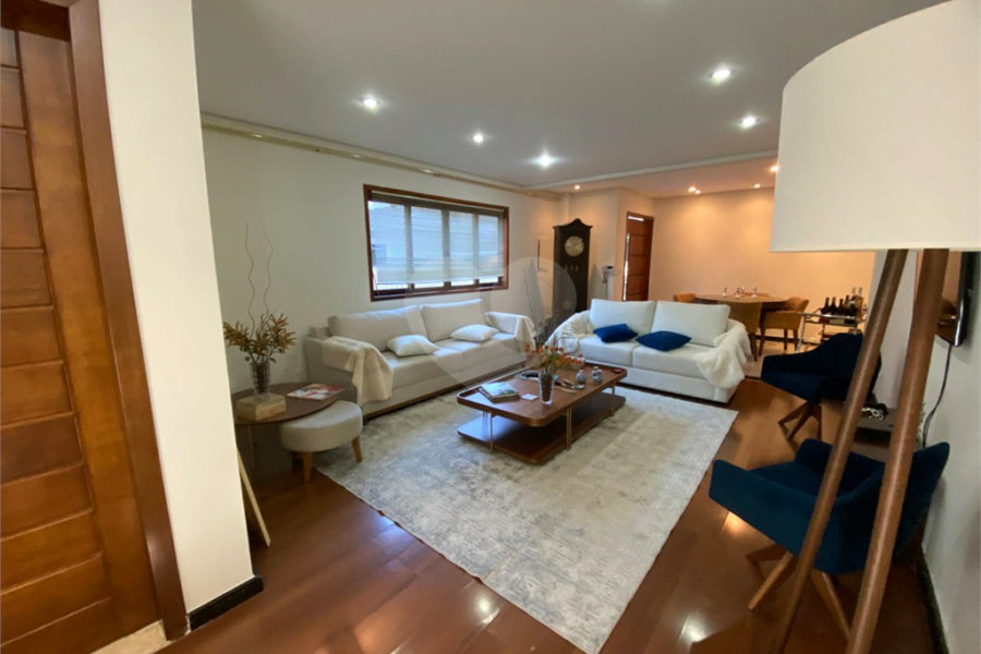 Sobrado à venda com 5 quartos, sendo 3 suítes, em Tremembé, São Paulo, SP