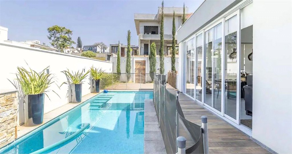 Casa à venda com 4 suítes no condomínio Granville, Atibaia - SP