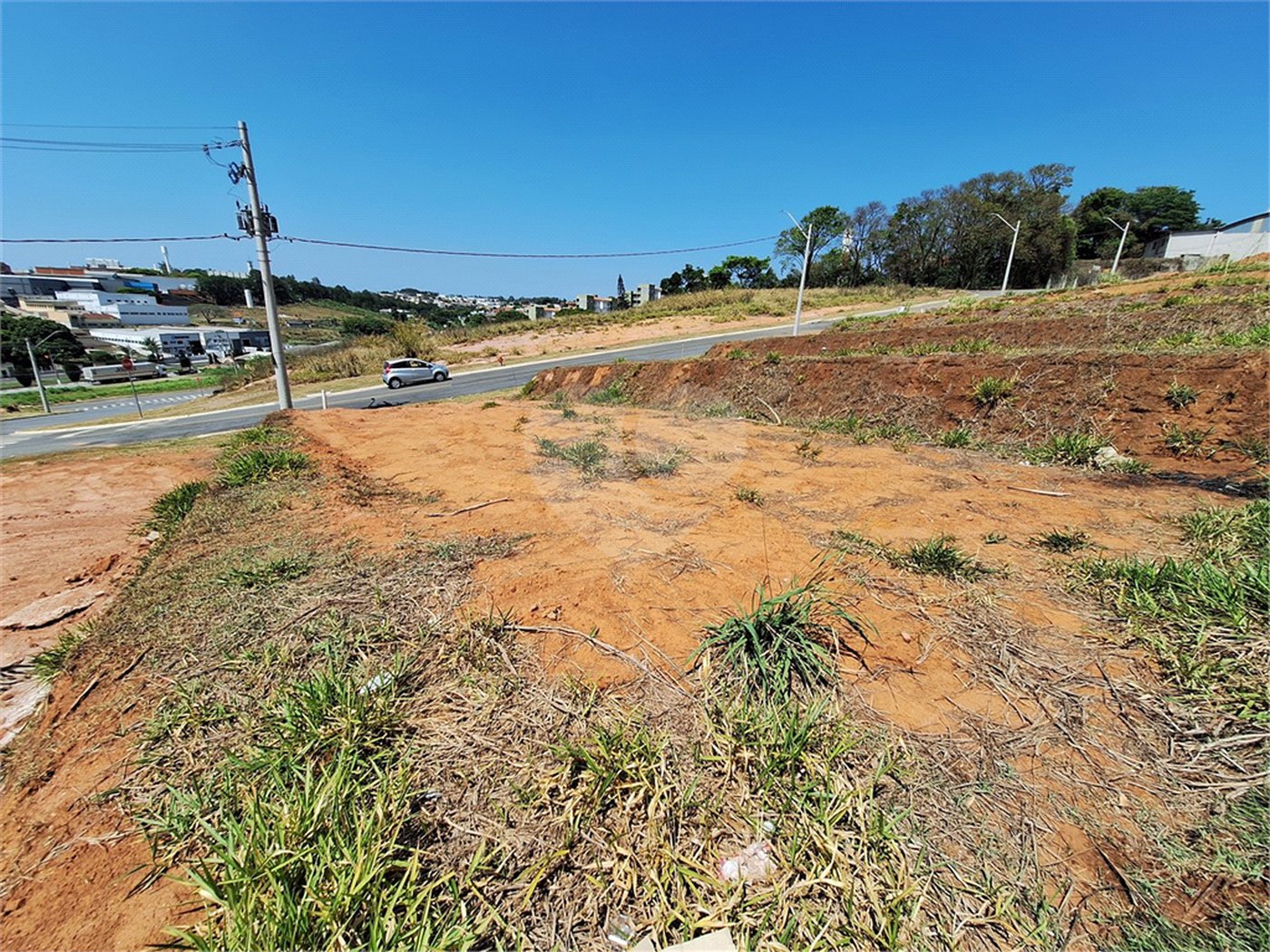 Terreno à venda com 1 suíte no condomínio Comercial Independência, Vinhedo - SP
