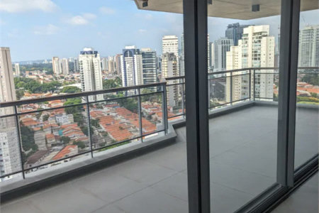 Apartamento à venda com 3 quartos, sendo 2 suítes, em Jardim das Acácias, São Paulo, SP