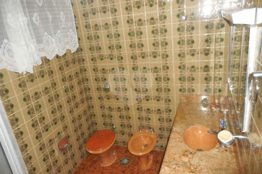 Casa à venda com 3 quartos, sendo 1 suíte, em Piraporinha, Diadema, SP