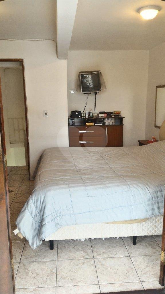Sobrado à venda com 6 quartos em Chora Menino, São Paulo, SP