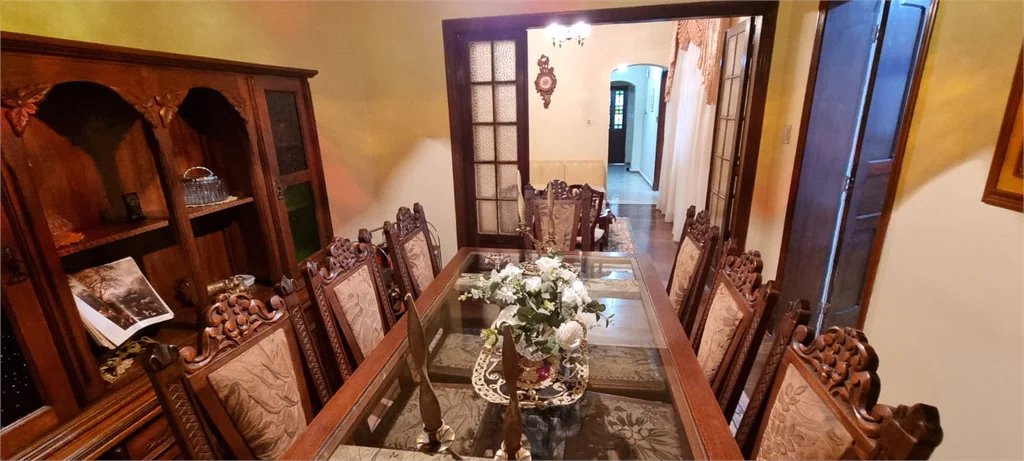 Sobrado à venda com 4 quartos, sendo 1 suíte, em Água Branca, São Paulo, SP