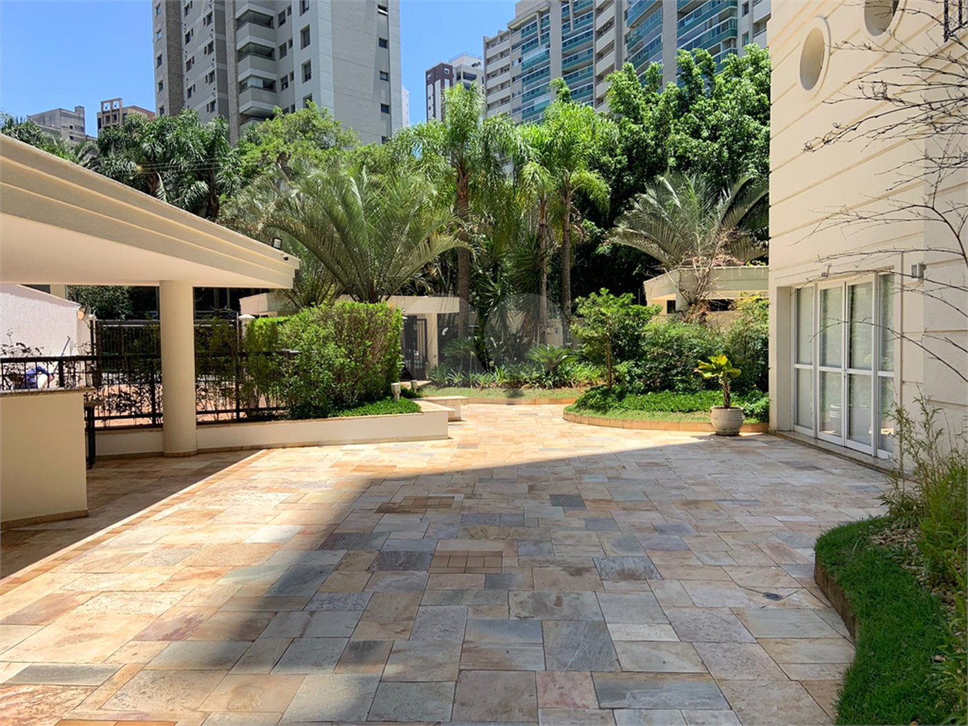 Apartamento à venda ou para alugar com 3 suítes em Vila Suzana, São Paulo, SP