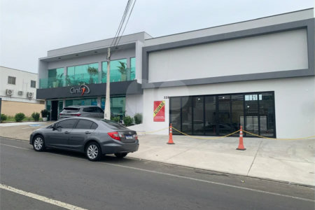 Indaiatuba - Venda - Galpão comercial :- Av Fábio Ferraz Bicudo - Alto padrão na localização e construção - R$ 5.500.000,00 - Em frente ao Day Hospital Indaiatuba - 04 banheiros - 02 copas -05 vagas - Lote 360 metros - Área construída 397 ms - Locação R$ 26.800,00 mais IPTU - R$ 650,00
