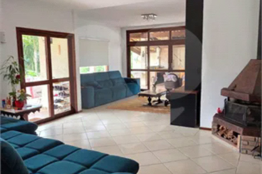 Sobrado à venda com 5 quartos, sendo 3 suítes, em Roseira, Mairiporã, SP