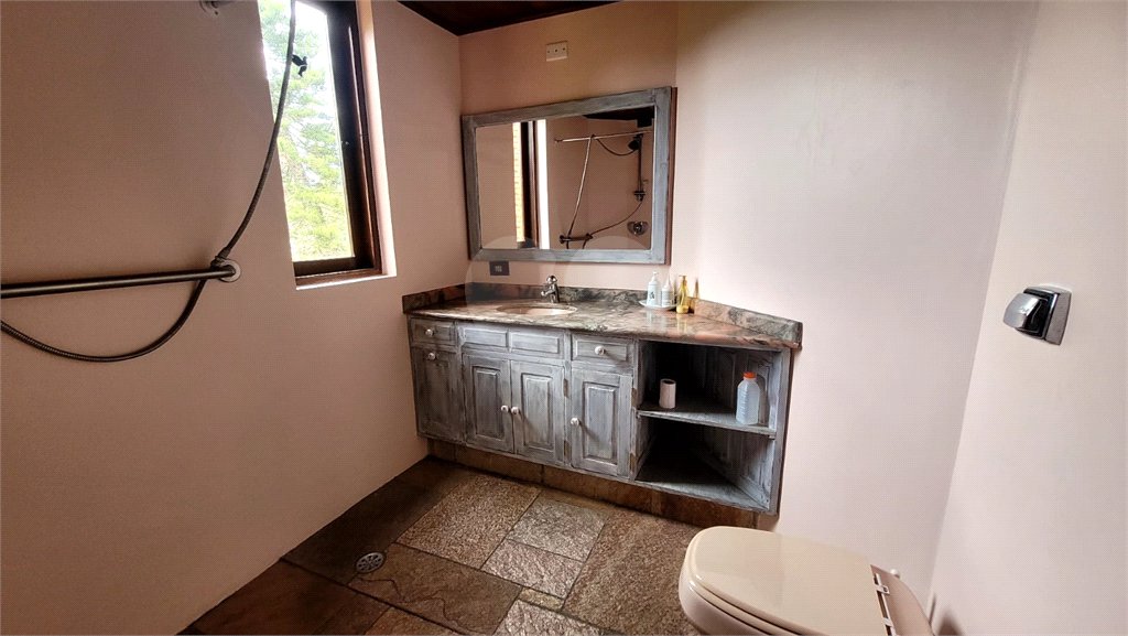 Casa à venda ou para alugar com 3 quartos, sendo 1 suíte, no condomínio Associação Reserva das Hortênsias, Mairiporã - SP
