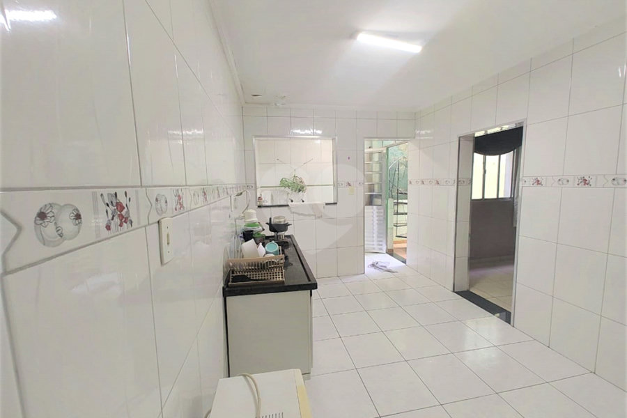 Sobrado à venda com 4 quartos, sendo 1 suíte, em Jardim Regina, São Paulo, SP