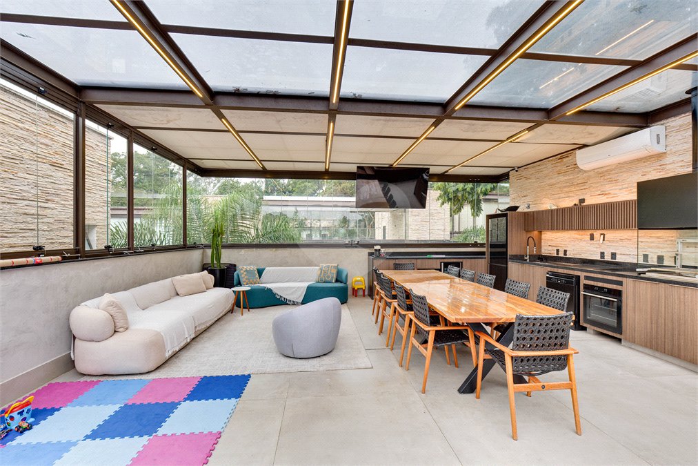 Casa à venda com 4 suítes no condomínio Jardim Flora, São Paulo - SP