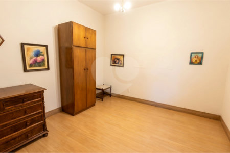 Sobrado à venda com 3 quartos em Moema, São Paulo, SP