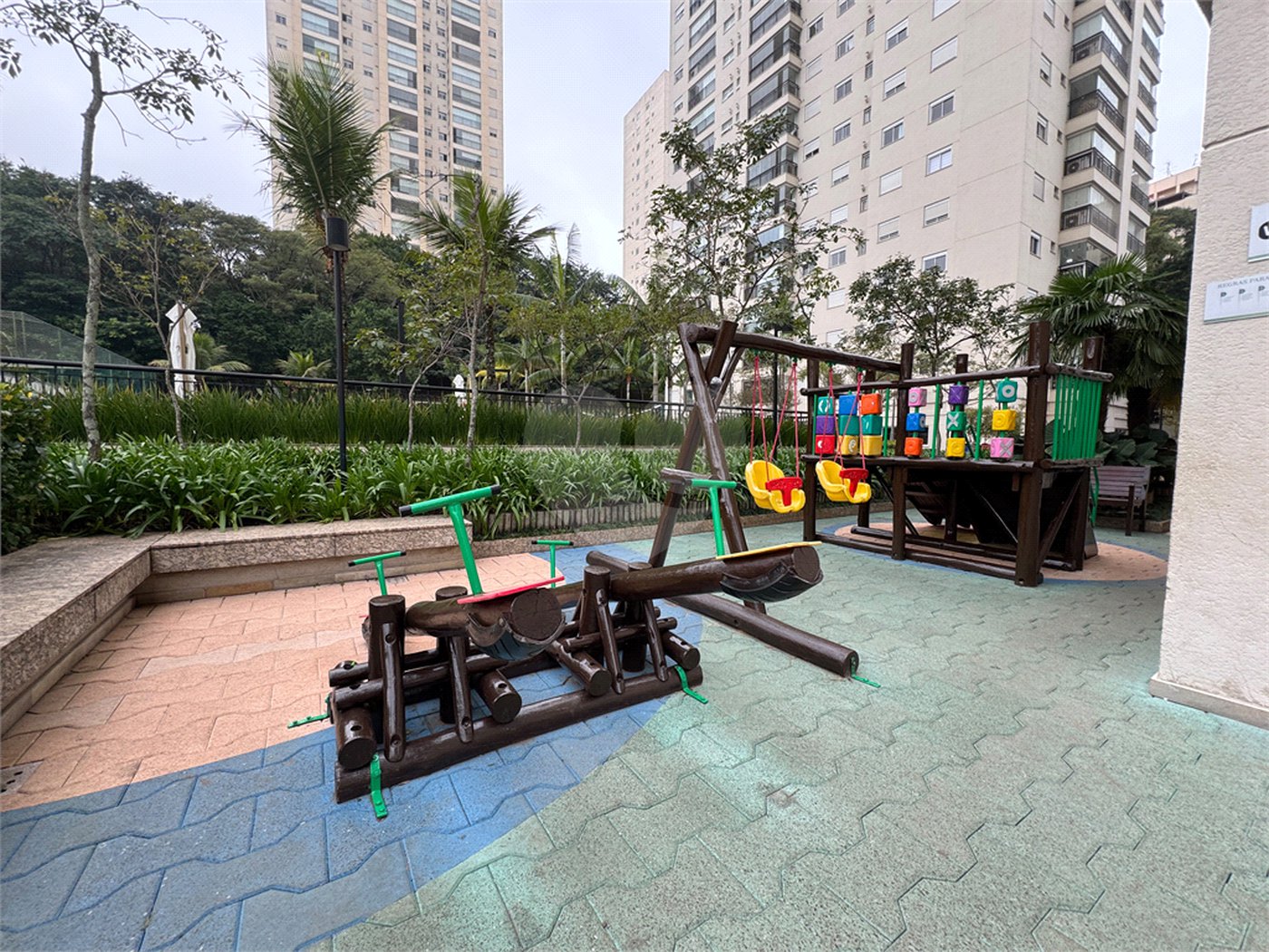 Apartamento à venda com 3 quartos, sendo 1 suíte,  em Jardim Leonor Mendes de Barros, São Paulo, SP