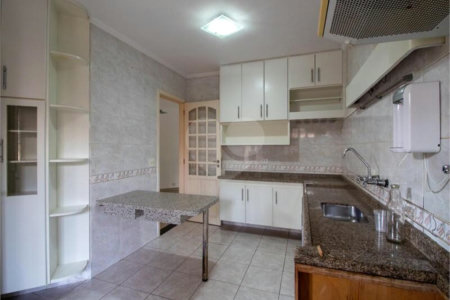 Casa à venda com 3 quartos, sendo 1 suíte, em Jardim Ester, São Paulo, SP