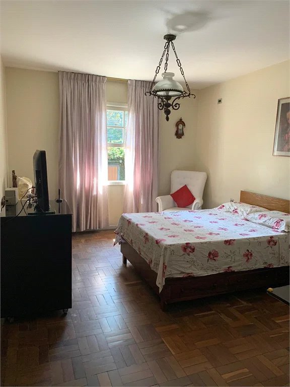 Casa à venda com 4 quartos, sendo 1 suíte, em Caxingui, São Paulo, SP