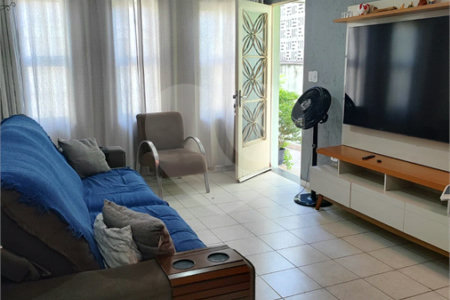 Casa à Venda com 3 quartos e 5 vagas em Cumbica
