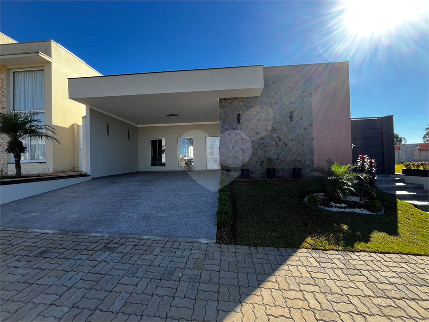 Casa à venda com 3 quartos, sendo 1 suíte, no condomínio Residencial Golden Ville, Itapetininga - SP