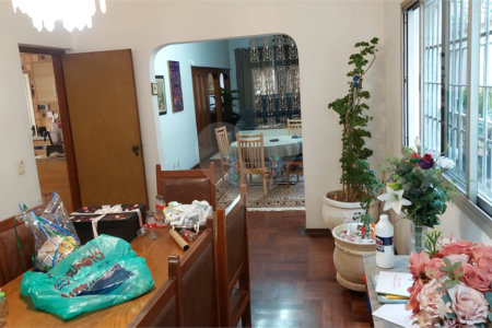 Casa à venda com 7 quartos, sendo 2 suítes, em Jardim Londrina, São Paulo, SP
