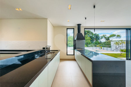 Casa à venda com 4 suítes no condomínio Villa dos Pinheiros, Indaiatuba - SP