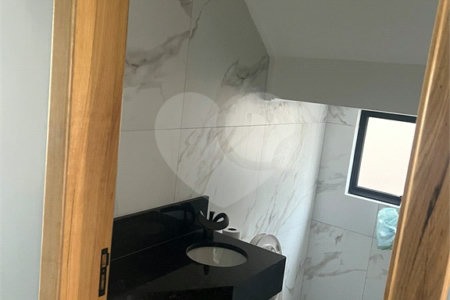 Sobrado à venda com 3 quartos, sendo 1 suíte, em Jardim Brasil, São Roque, SP