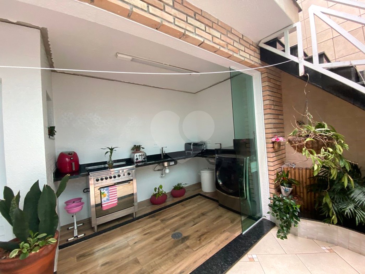 Sobrado à venda com 4 quartos, sendo 1 suíte, em Tremembé, São Paulo, SP