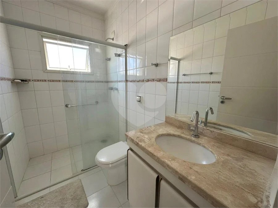 Casa à venda com 3 suítes no condomínio Recanto dos Paturis, Vinhedo - SP