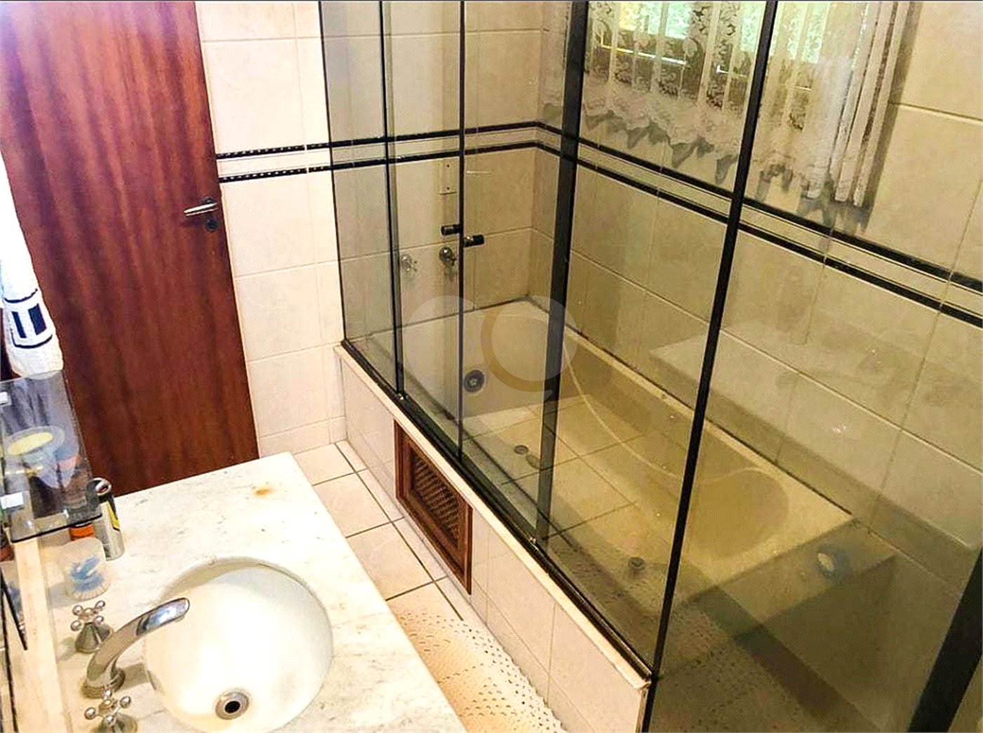 Casa à venda com 3 quartos, sendo 1 suíte,  no condomínio Vivenda das Vinhas, Vinhedo - SP